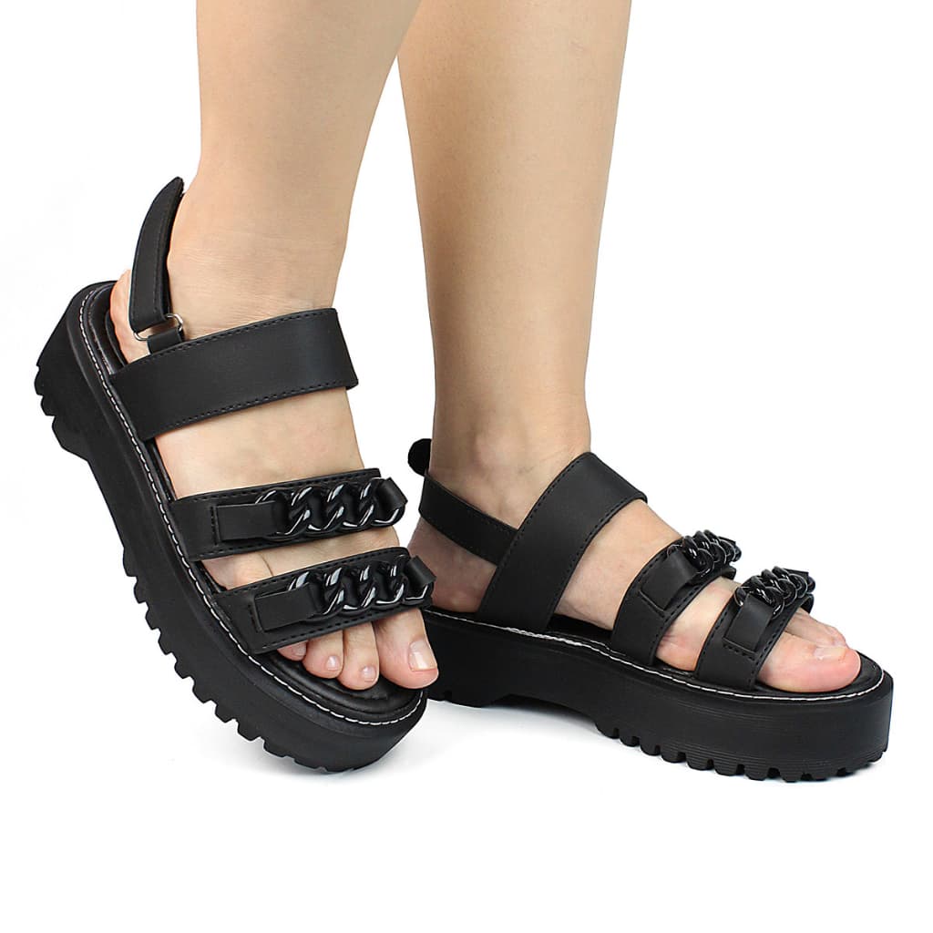 Sandália Feminina Madale Plataforma Tratorada Papete Corrente Preta Estilo Blogueira Moda Casual