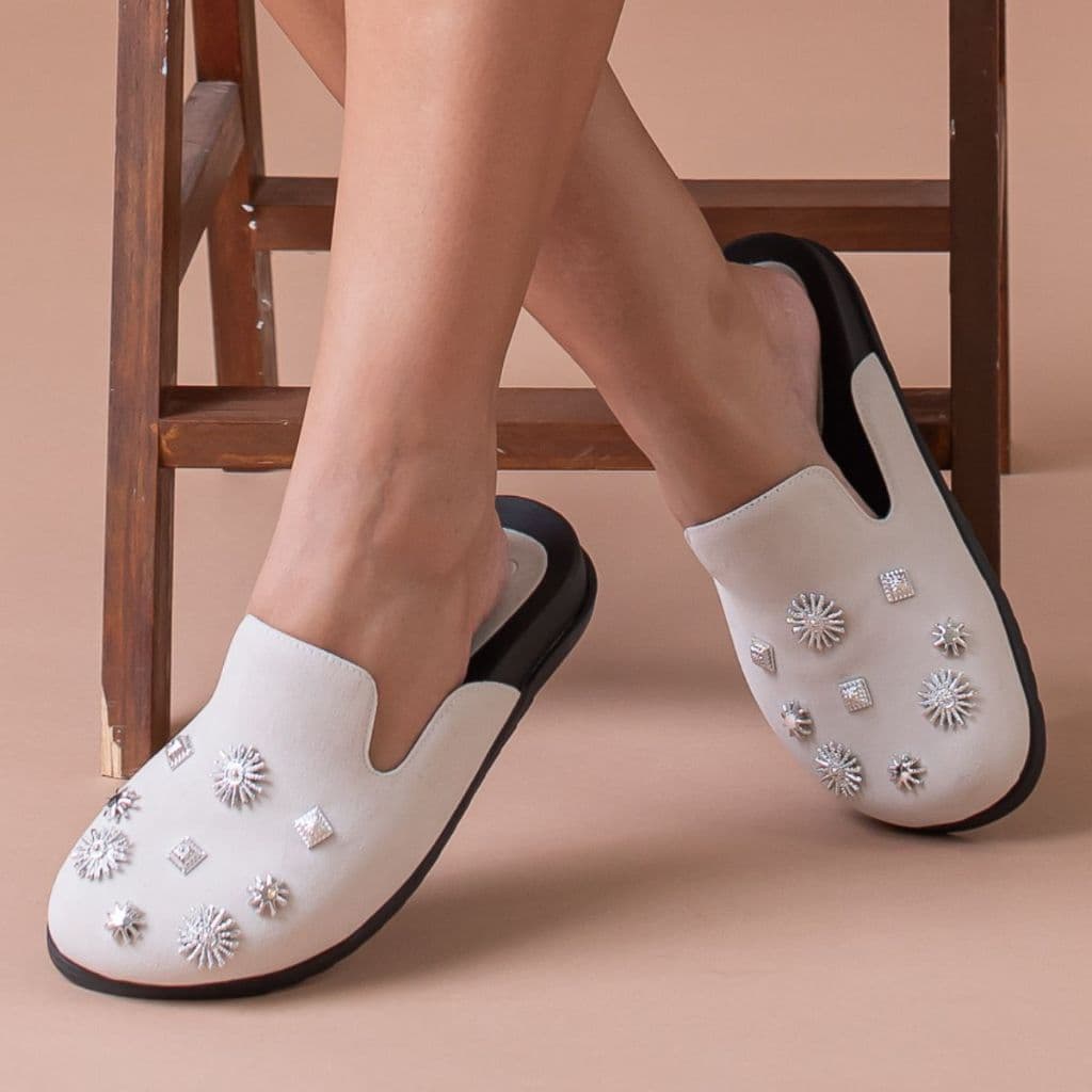 Clog Sapato Feminino Mule Babuche Camurça Com Detalhes Prata Estilo Conforto Elegância Anatomico Sandalia