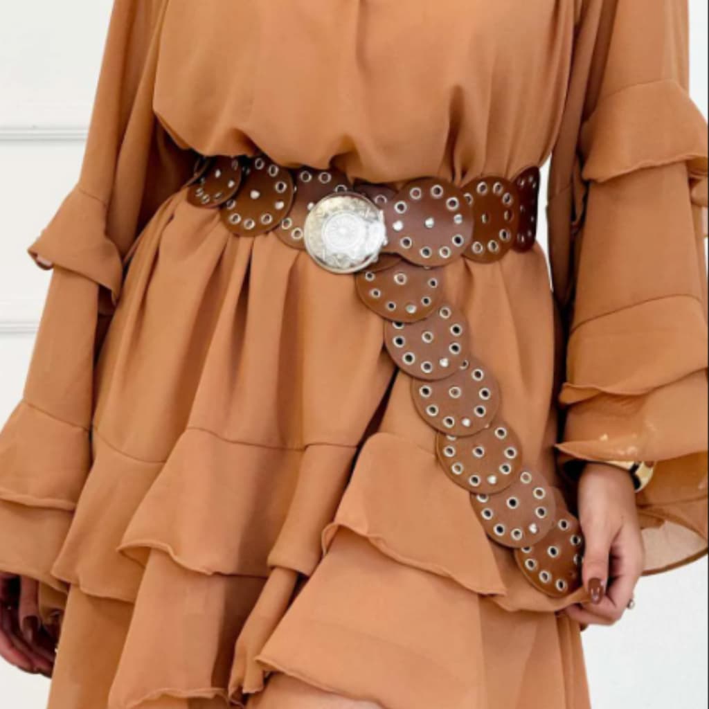 Cinto Feminino Boho Chic Caramelo Tendência 2025 Nova Trend Festival Redondo em Couro Fivela de Prata ou Ouro Velho