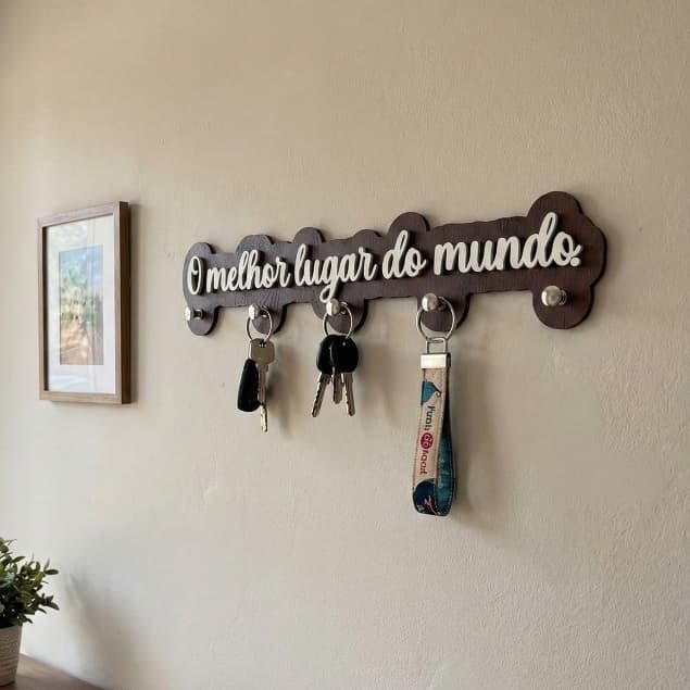 Porta Chaves Mdf Amadeirado e Branco - Fixação Sem Furos para Casa ou Apartamento