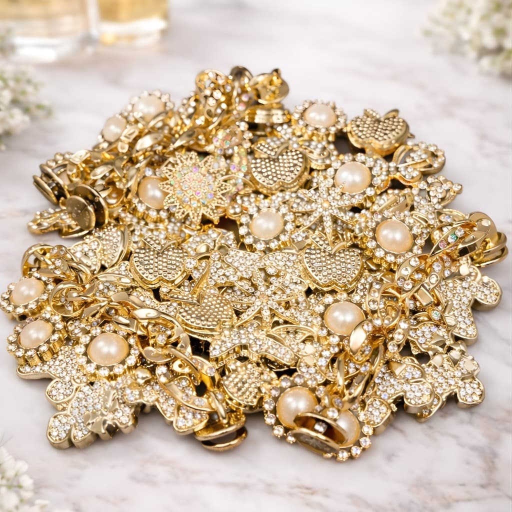 Kit 8 Pins Sortidos Strass Dourado Ideal Para Babuches Chinelos