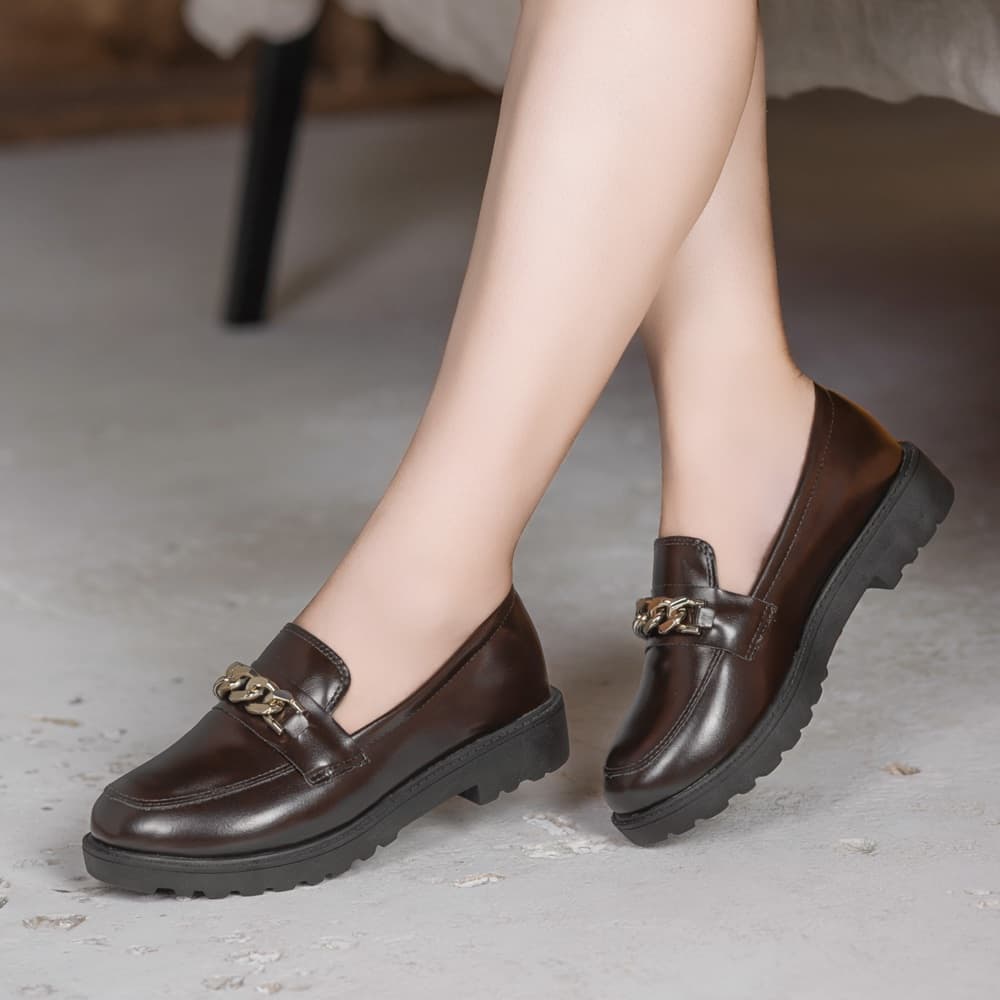 Sapato Feminino Mocassim com Corrente Sola Baixo Modelo Tradicional Confortável Ref: 567