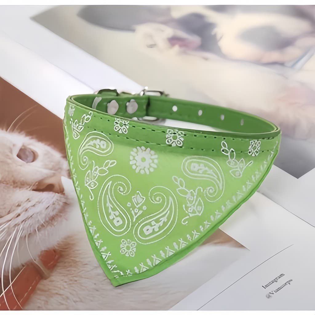 5 Pcs Coleira Fina Bonita Bandana +Sino de Para Animais de Estimação / Gato / Cachorro / Filhote Pet