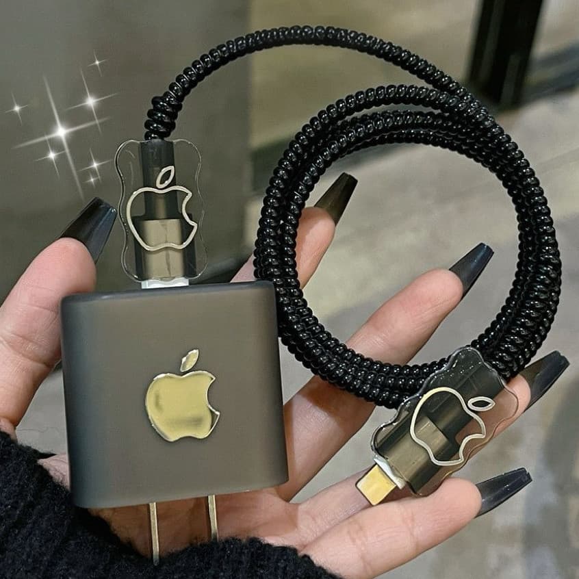 Capa Protetora Preta Semitransparente Exclusiva Para Carregador iPhone 20W , Design Moderno Com Proteção Contra Choques